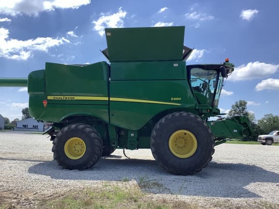 Image of John Deere S680 equipment image 3