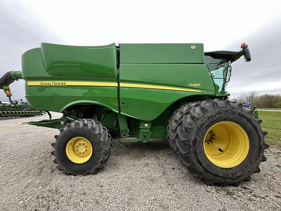 Image of John Deere S680 equipment image 1