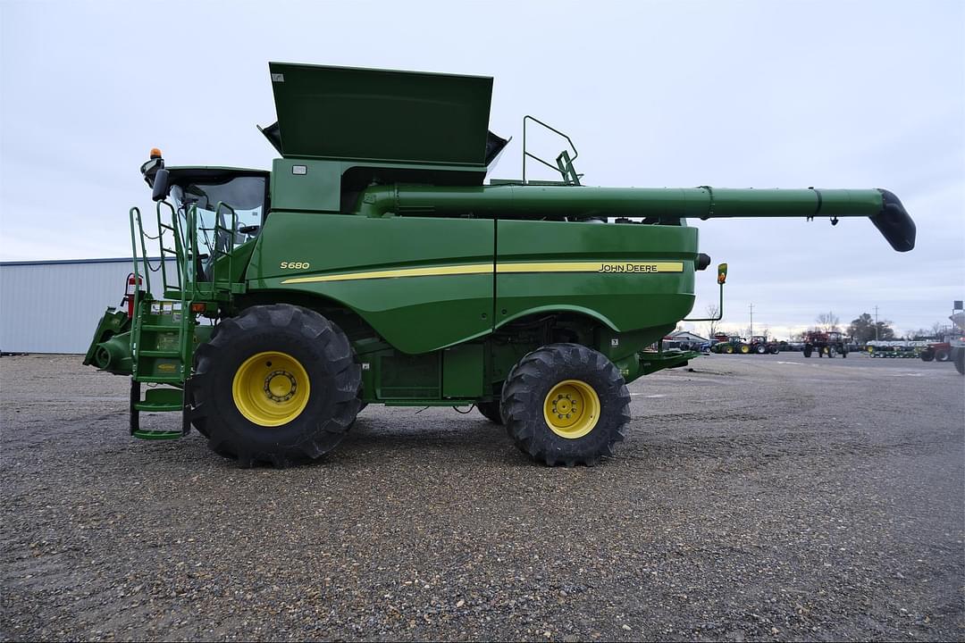 Image of John Deere S680 Primary image