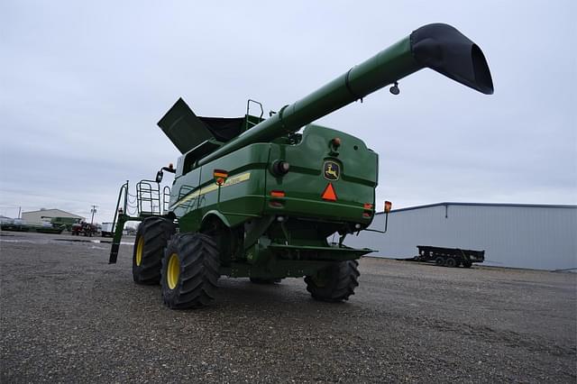 Image of John Deere S680 equipment image 4