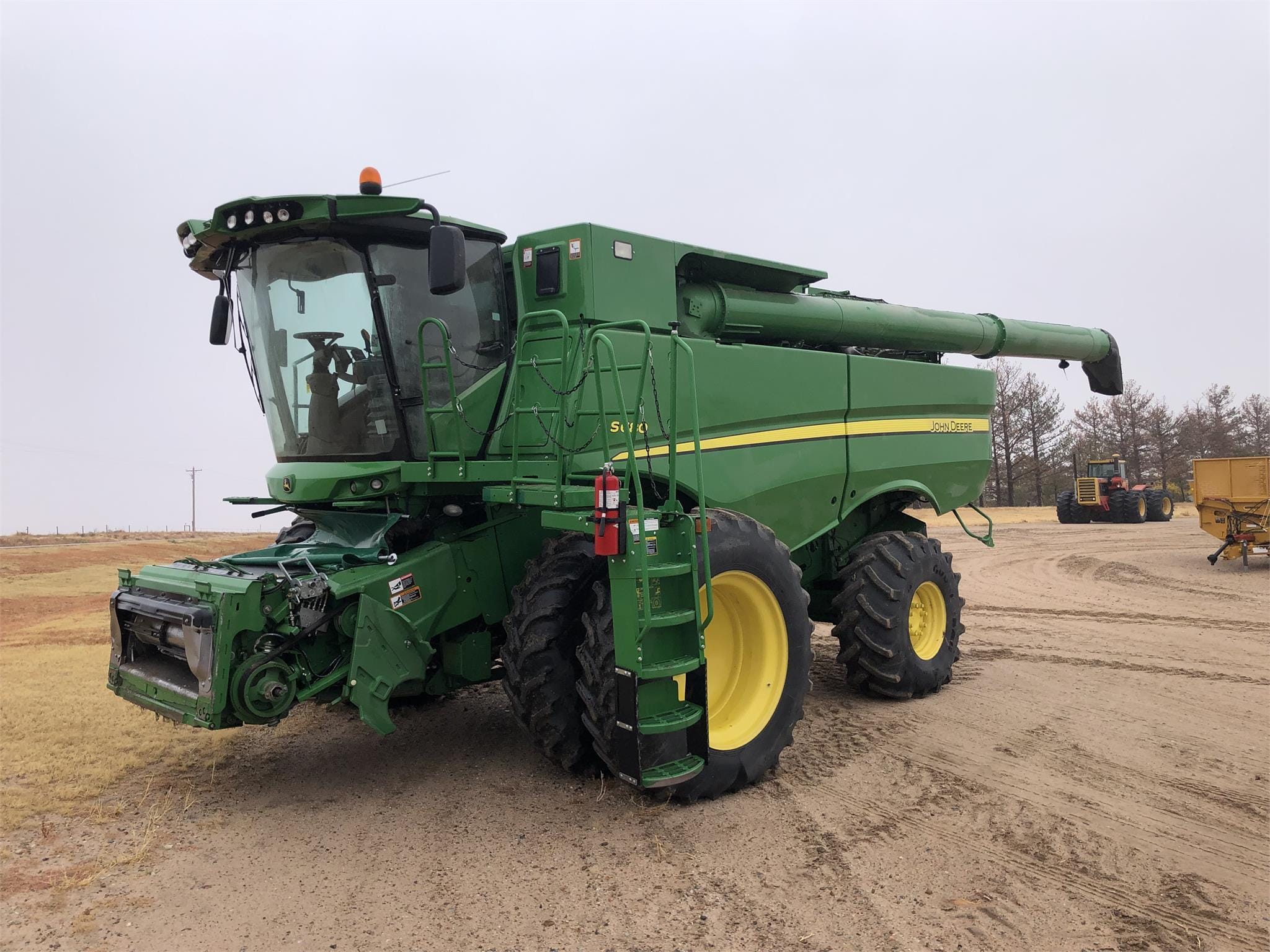 2014 John Deere S680 Equipment Image0