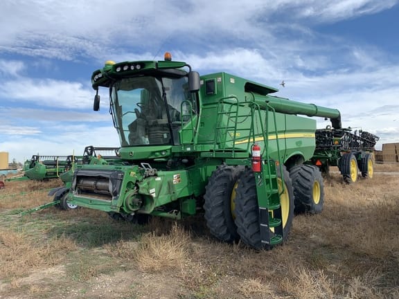 Main image John Deere S680