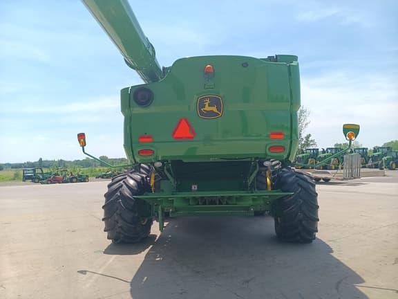 Image of John Deere S680 equipment image 3