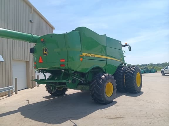 Image of John Deere S680 equipment image 2