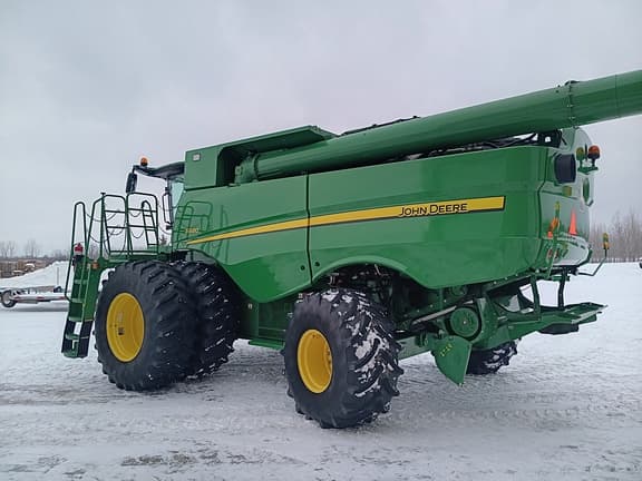 Image of John Deere S680 equipment image 4