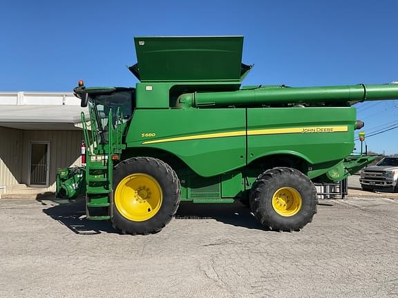 Image of John Deere S680 equipment image 4