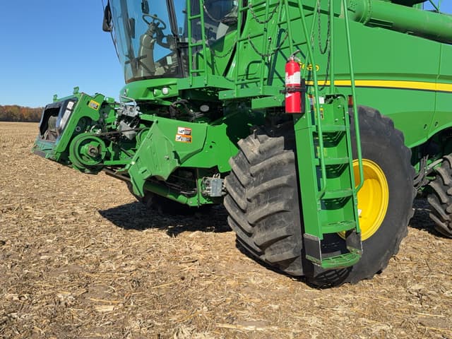 Image of John Deere S680 equipment image 2