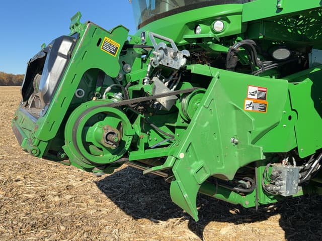 Image of John Deere S680 equipment image 3