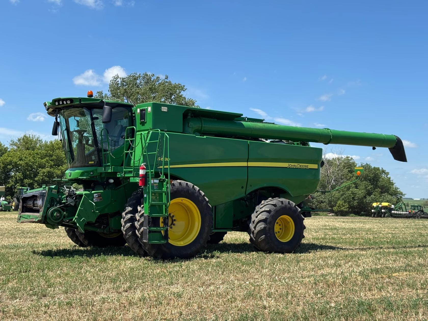 2014 John Deere S680 Equipment Image0