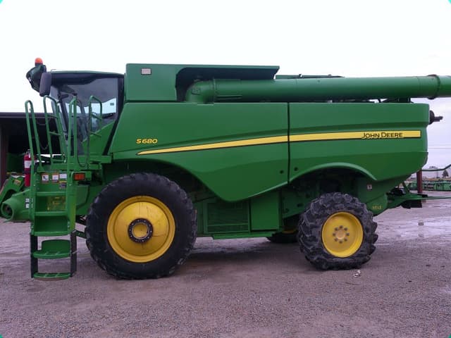 Image of John Deere S680 equipment image 1