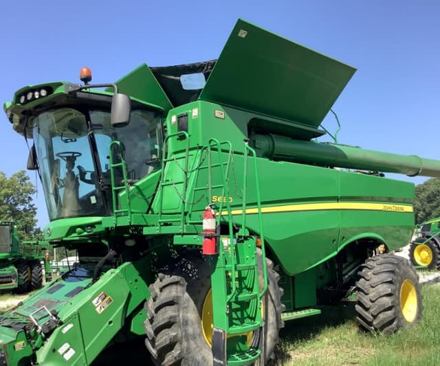 Image of John Deere S680 equipment image 1