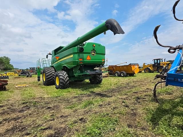 Image of John Deere S680 equipment image 3