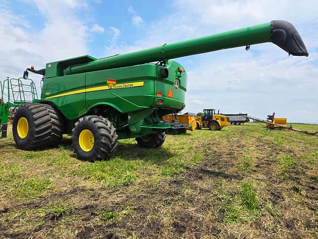 Image of John Deere S680 equipment image 2