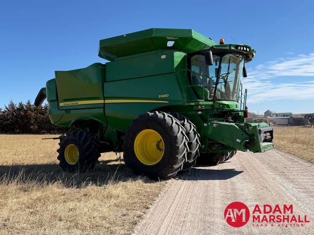 Image of John Deere S680 equipment image 1