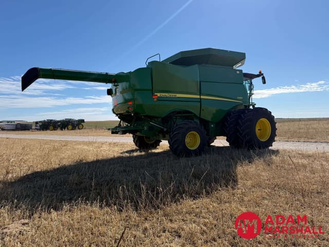 Image of John Deere S680 equipment image 4