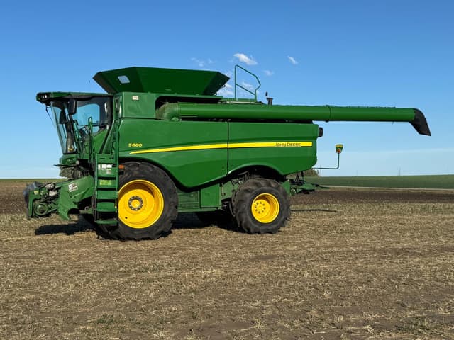 Image of John Deere S680 equipment image 1