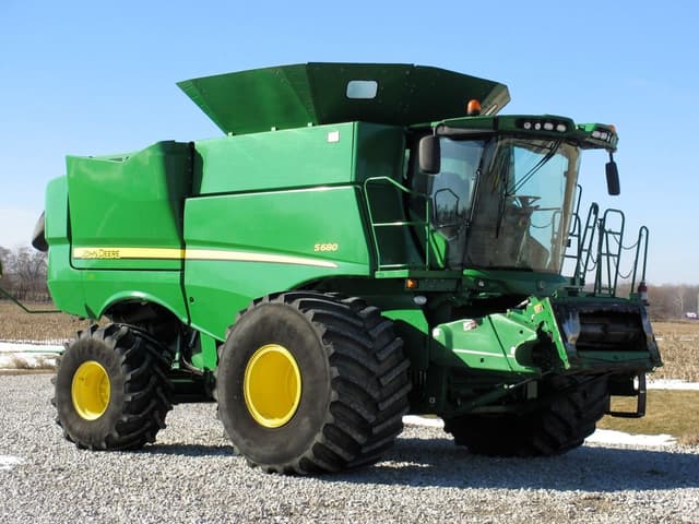 Image of John Deere S680 equipment image 1