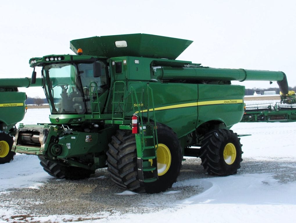 2014 John Deere S680 Equipment Image0