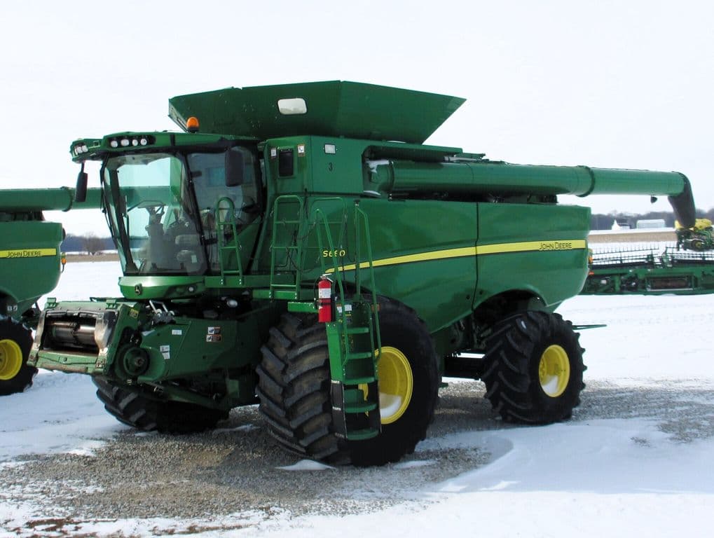 Image of John Deere S680 Primary image