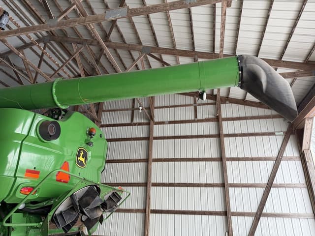 Image of John Deere S680 equipment image 3