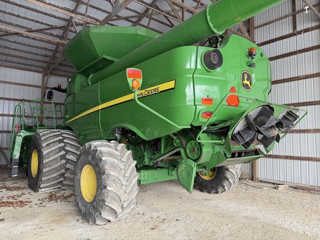 Image of John Deere S680 equipment image 4