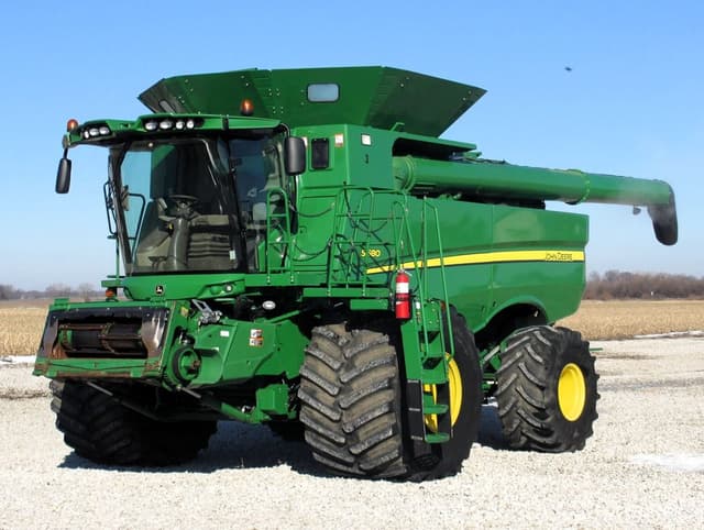 Image of John Deere S680 equipment image 2