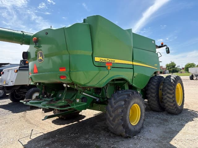 Image of John Deere S680 equipment image 2