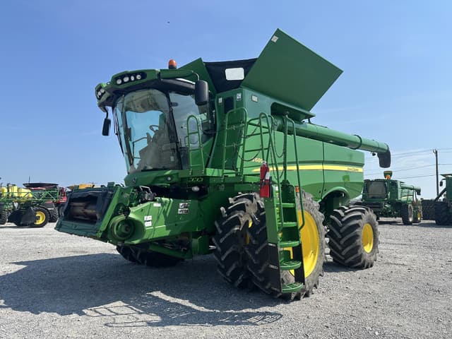 Image of John Deere S680 equipment image 2