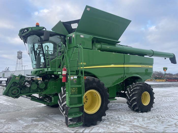 Image of John Deere S680 Primary image