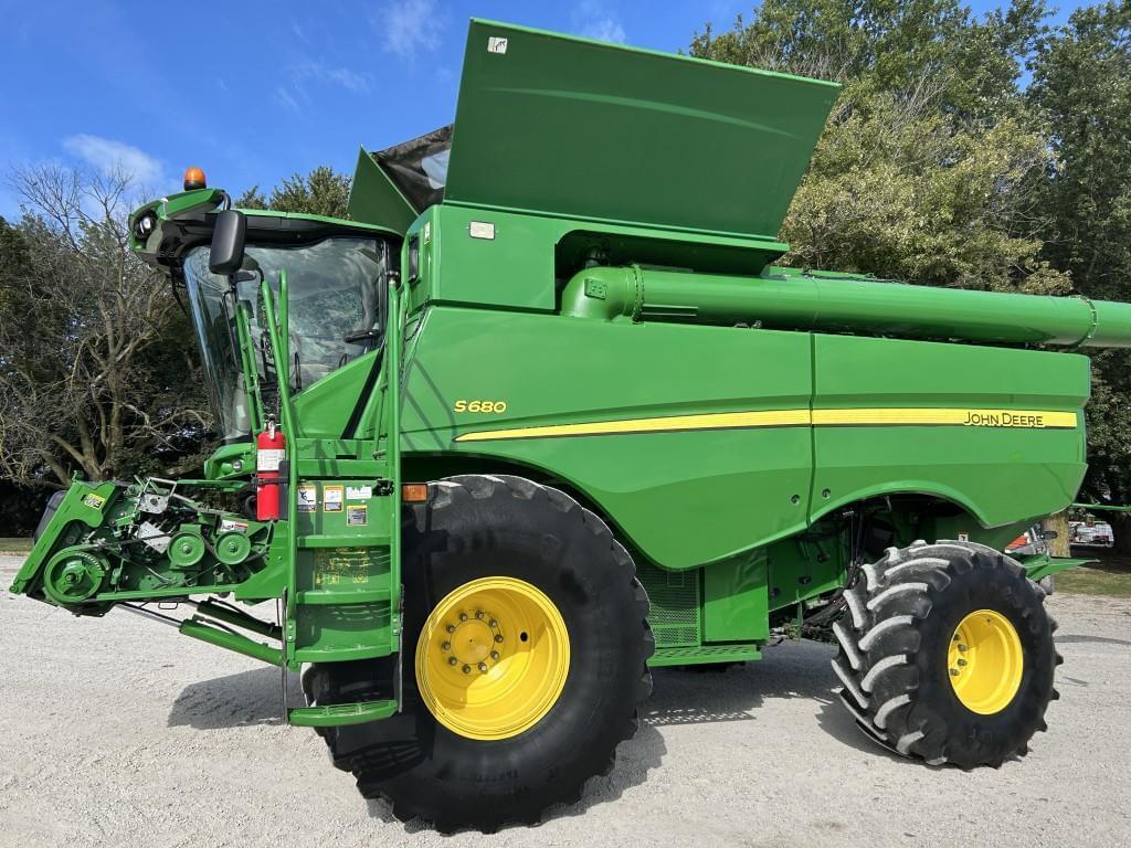 Image of John Deere S680 Primary image