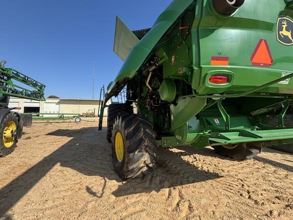 Image of John Deere S680 equipment image 3