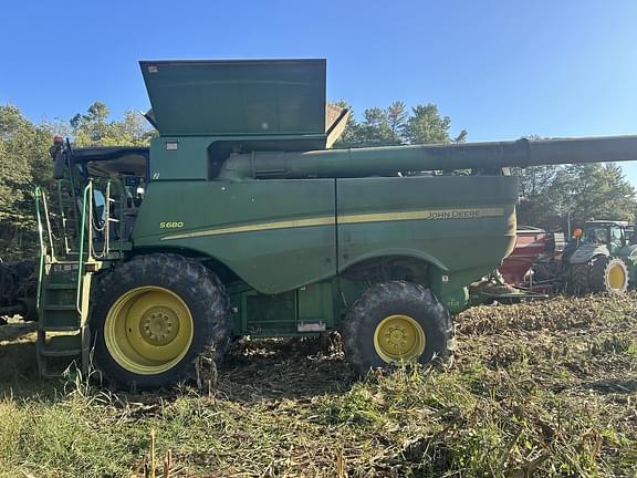 Image of John Deere S680 equipment image 4