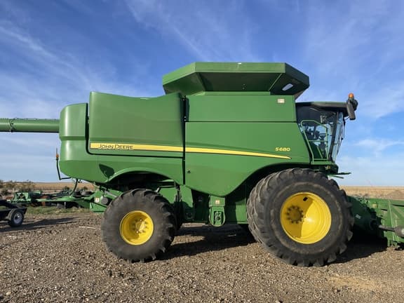Image of John Deere S680 equipment image 1