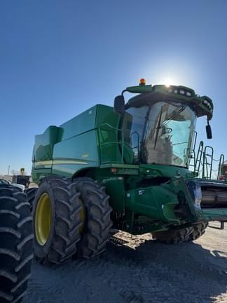 Image of John Deere S680 equipment image 2