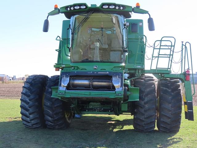 Image of John Deere S680 equipment image 2