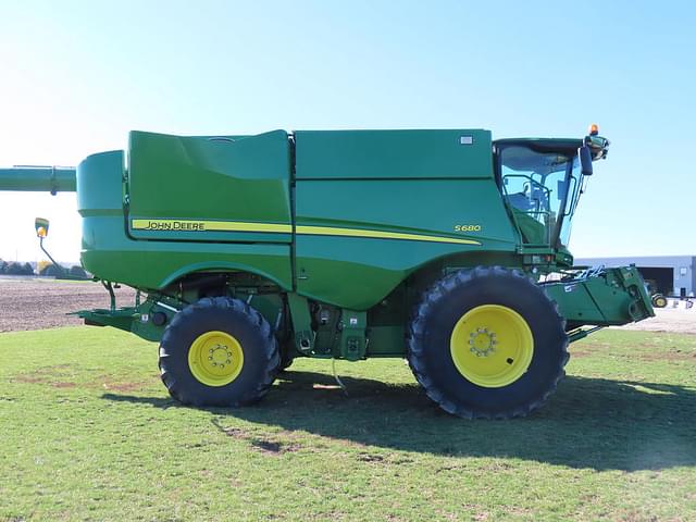 Image of John Deere S680 equipment image 4