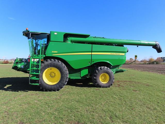 Image of John Deere S680 equipment image 1