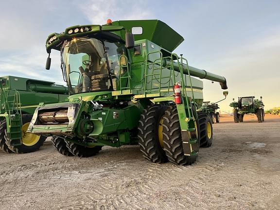 Image of John Deere S680 equipment image 1