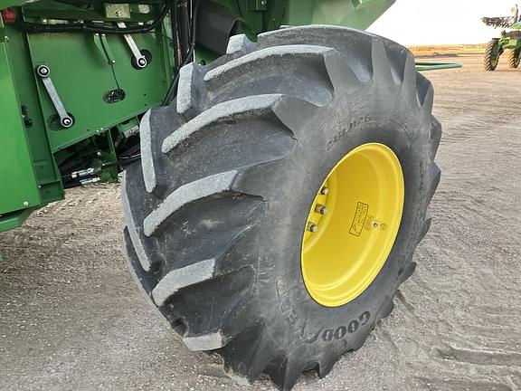 Image of John Deere S680 equipment image 4