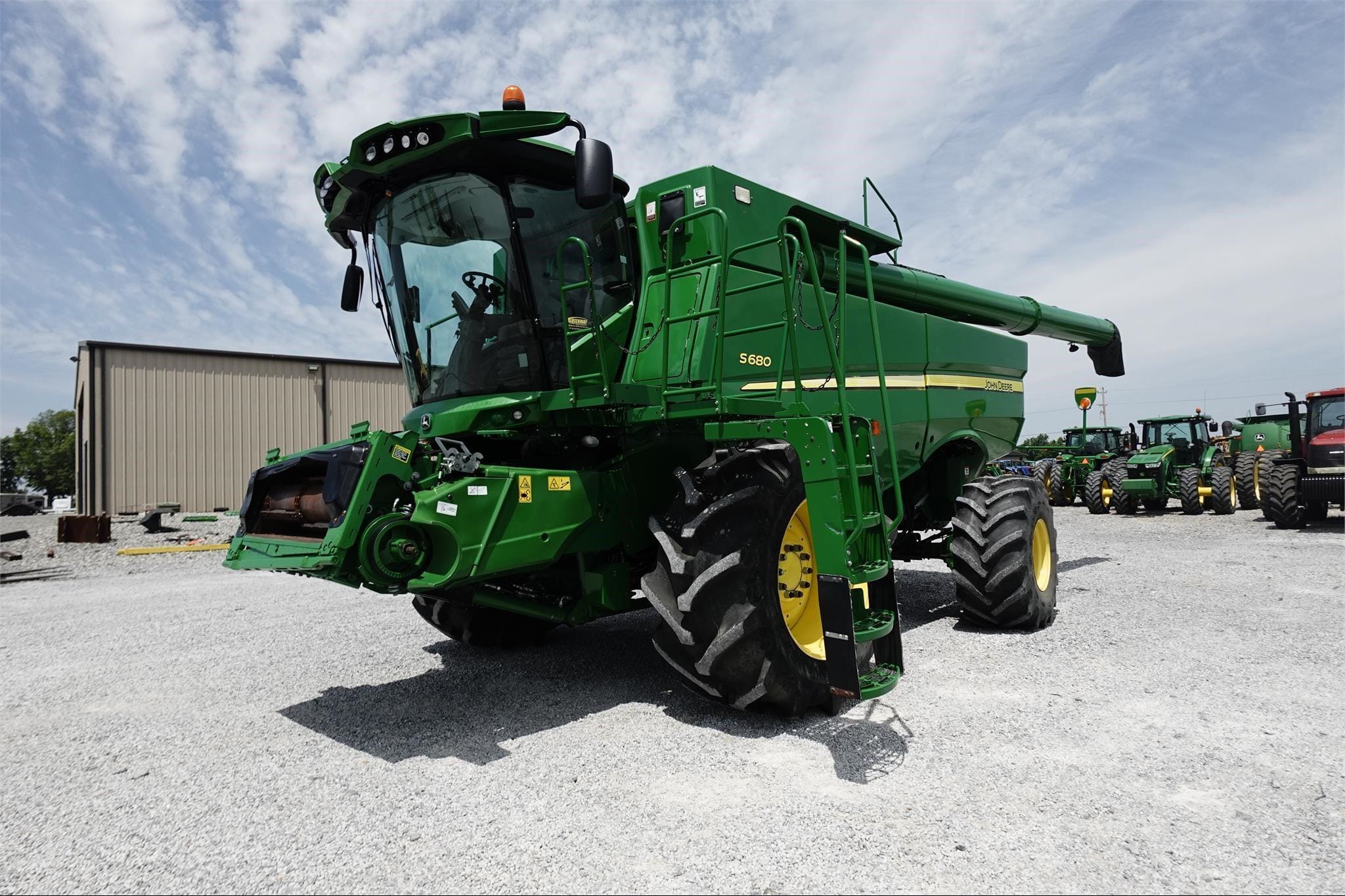 Main image John Deere S680