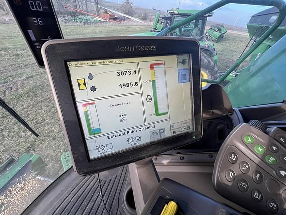 Image of John Deere S680 equipment image 1