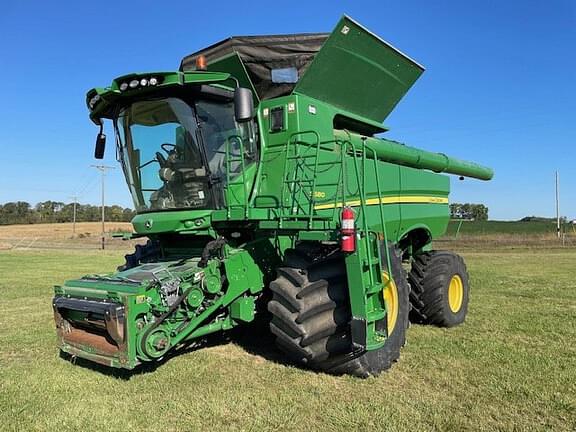 Image of John Deere S680 equipment image 1