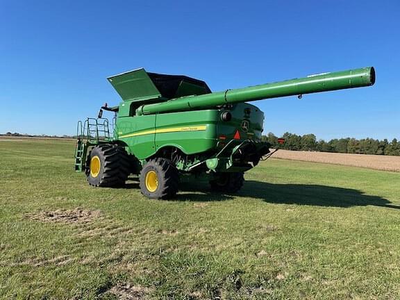 Image of John Deere S680 equipment image 4