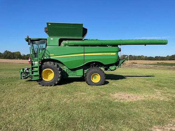 Image of John Deere S680 equipment image 4