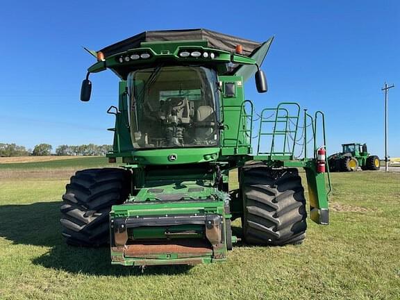 Image of John Deere S680 equipment image 2