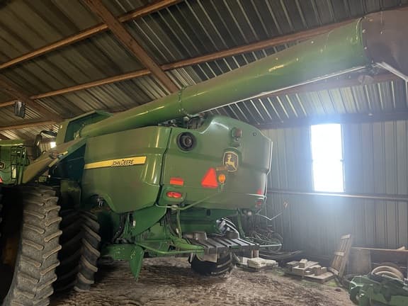 Image of John Deere S680 equipment image 4