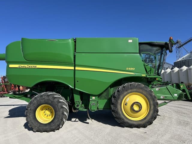 Image of John Deere S680 equipment image 3
