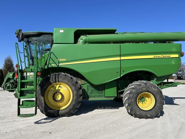 Image of John Deere S680 equipment image 2