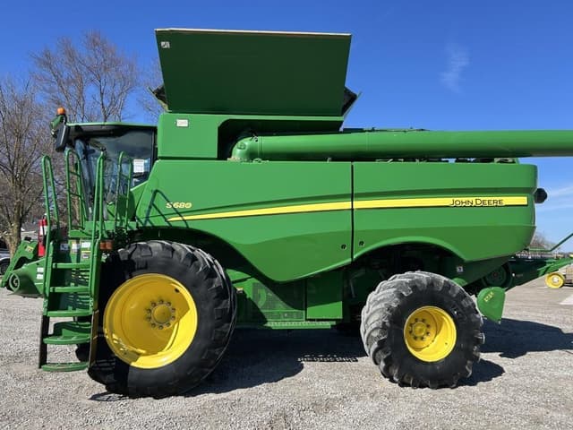 Image of John Deere S680 equipment image 2
