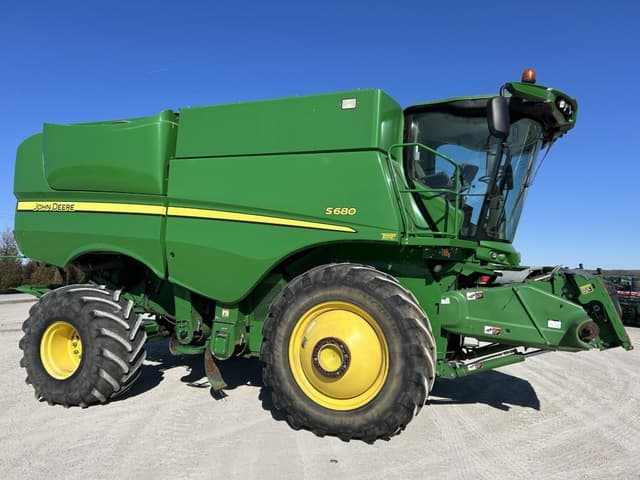 Image of John Deere S680 equipment image 1